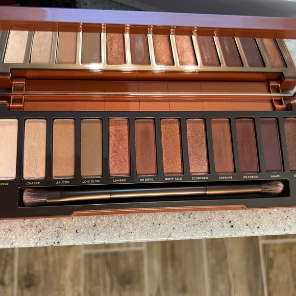 Urban Decay NAKED Heat Palette - Picture 8 of 8